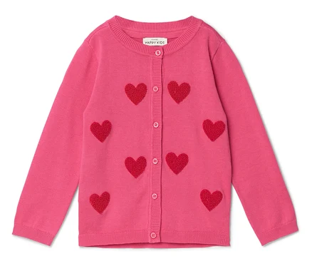 Gilet rose avec des cœurs rouges.