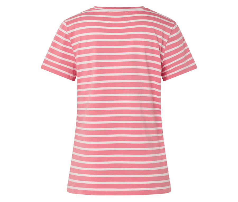 Gros plan d'un t-shirt rose avec des rayures horizontales blanches.