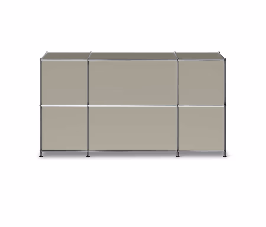 Meuble de rangement modulaire gris-beige clair avec six compartiments, encadré de tiges métalliques argentées, sur des pieds noirs.