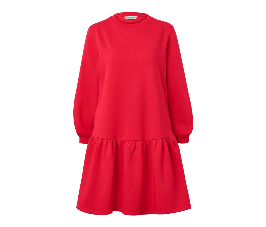 Robe sweat rouge à manches longues.