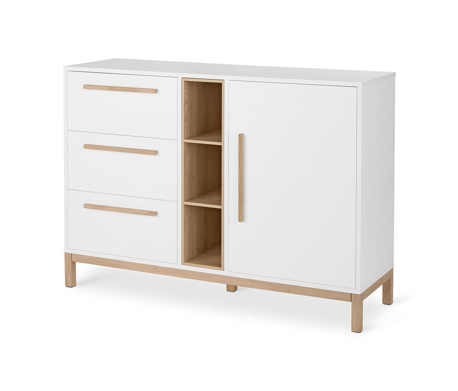 Commode « Eklund » blanche avec trois tiroirs et une porte.