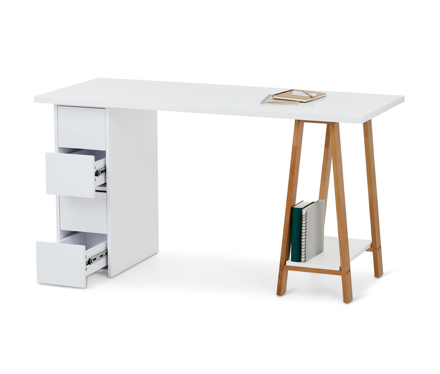Bureau blanc avec tiroirs, dont certains sont ouverts, avec un carnet et des documents sur le dessus.