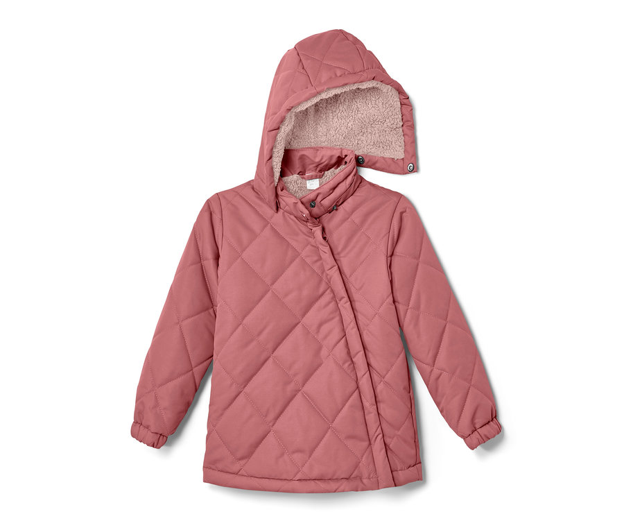 Une veste matelassée rose pour enfant avec capuche.