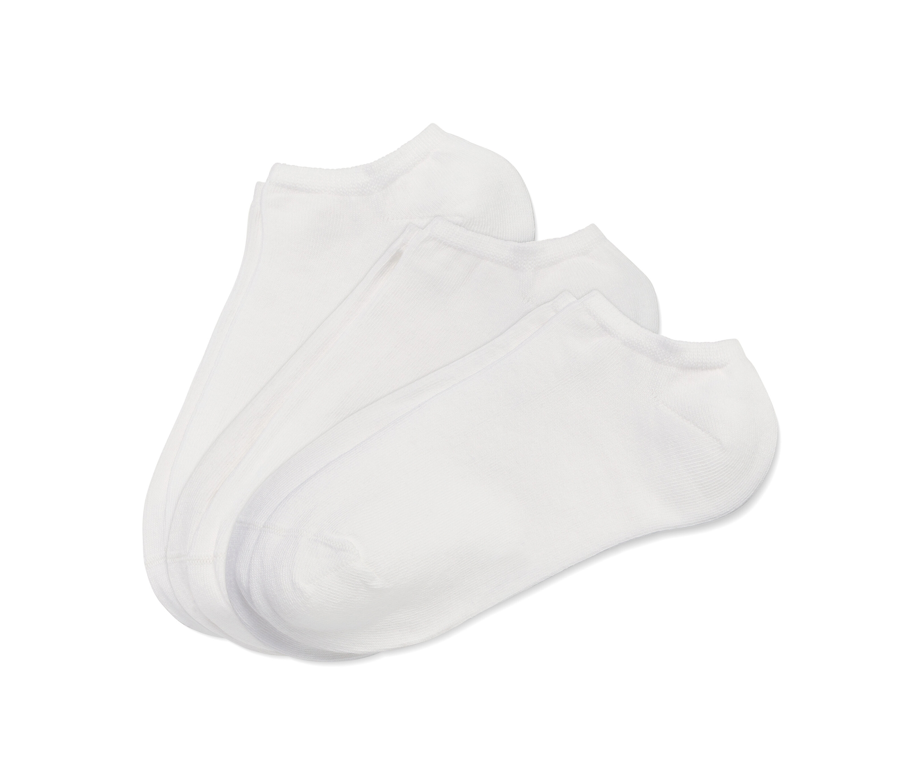 Trois paires de socquettes de sport blanches.