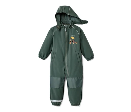 Combinaison en softshell verte pour enfant avec capuche et motif de chien sous un parapluie.
