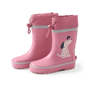 Bottes de pluie roses avec un chien.