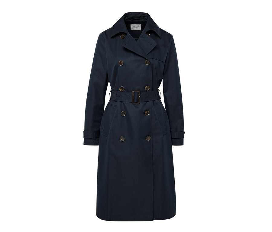 Trench-coat bleu foncé avec ceinture et boutons.