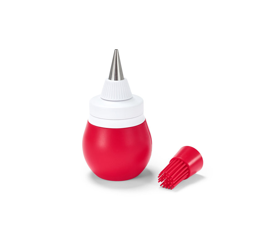 Une bouteille décorative 2 en 1 rouge avec embout en acier inoxydable et pinceau en silicone.