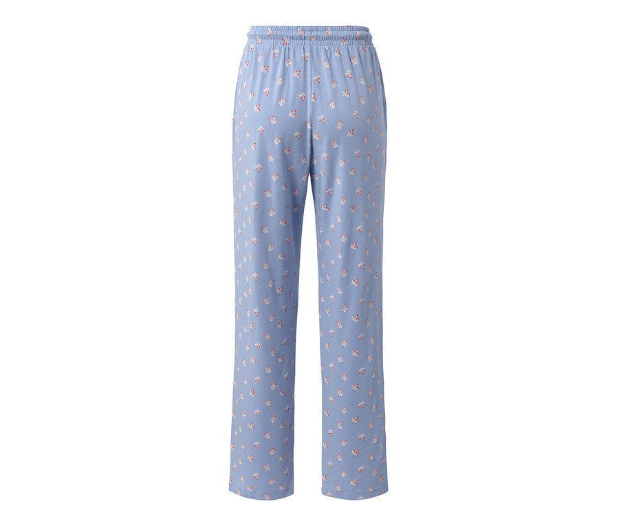 Pantalon de pyjama bleu à motifs floraux.