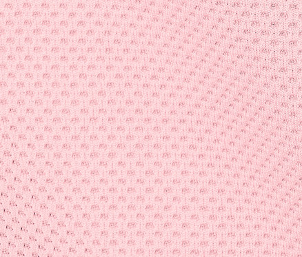 Gros plan d'une serviette de sport rafraîchissante avec imprimé intégral.