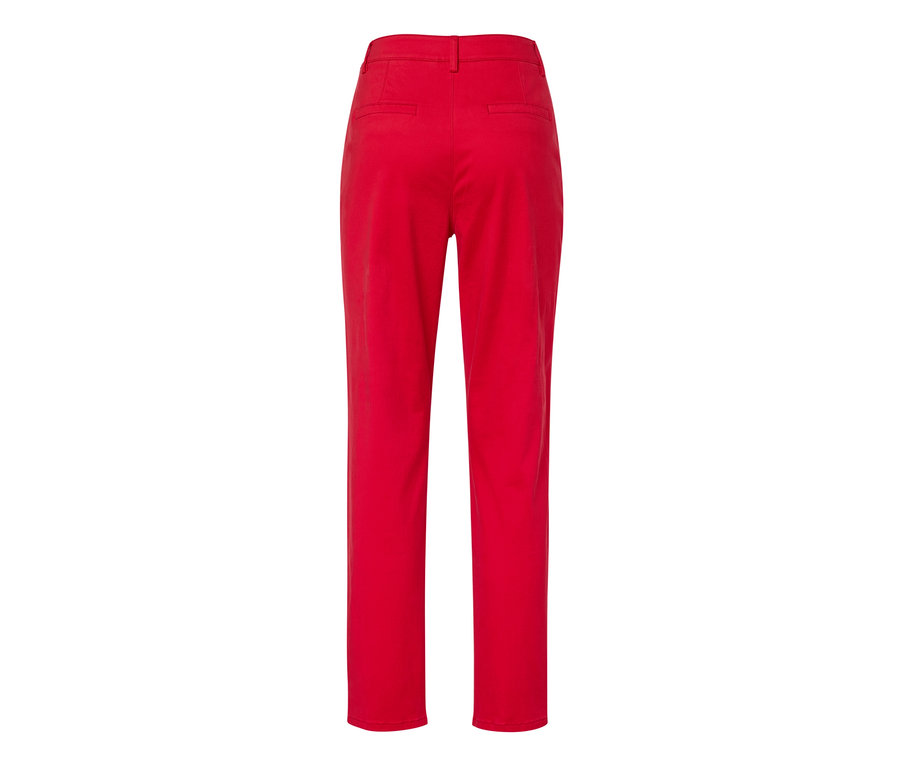 Pantalon chino rouge vu de dos.