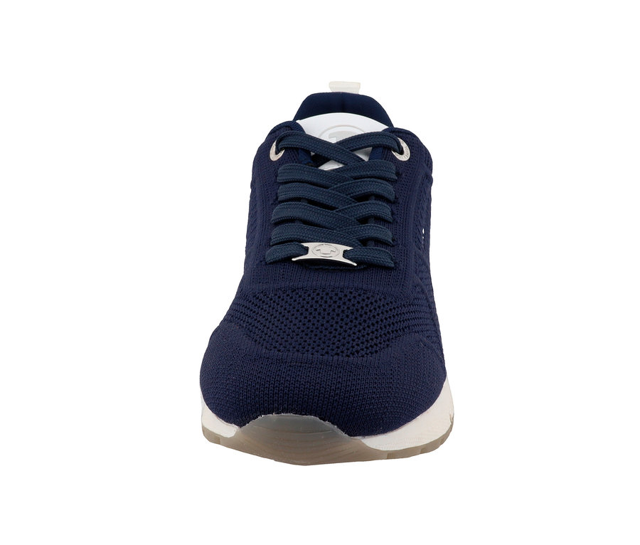Gros plan sur une basket Tom Tailor bleu marine en textile/PU avec des lacets.