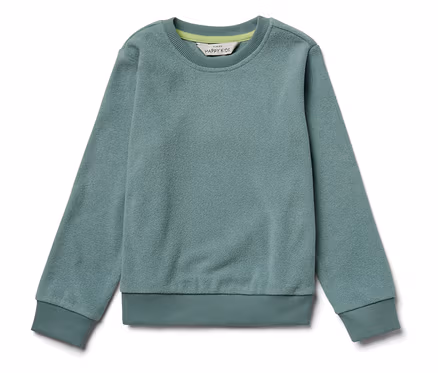 Un sweat-shirt vert posé sur un fond blanc.