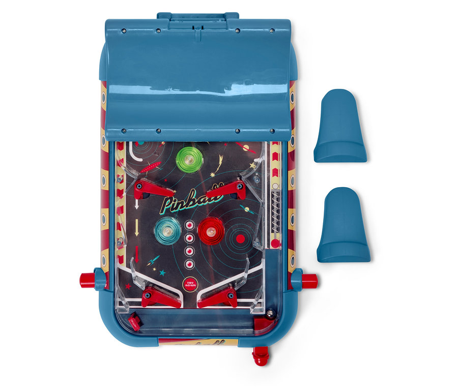 Détail d'un flipper bleu avec des détails rouges et deux couvercles bleus.