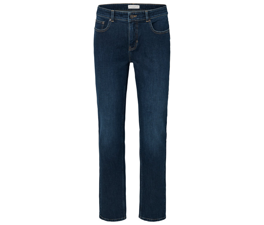 Jean bleu sur fond blanc.