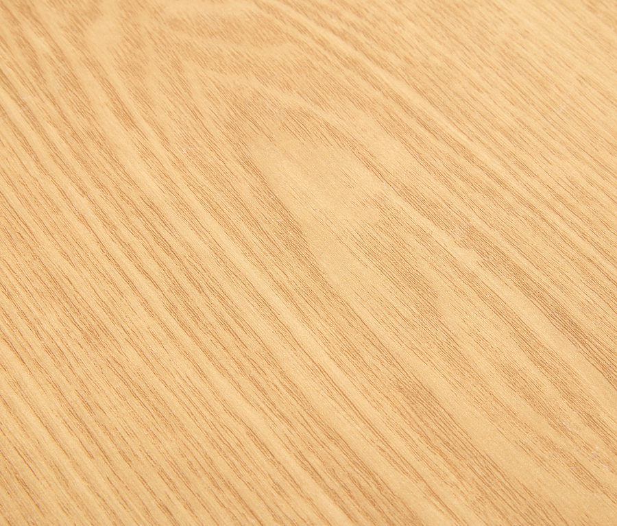 Gros plan sur une texture de bois clair.