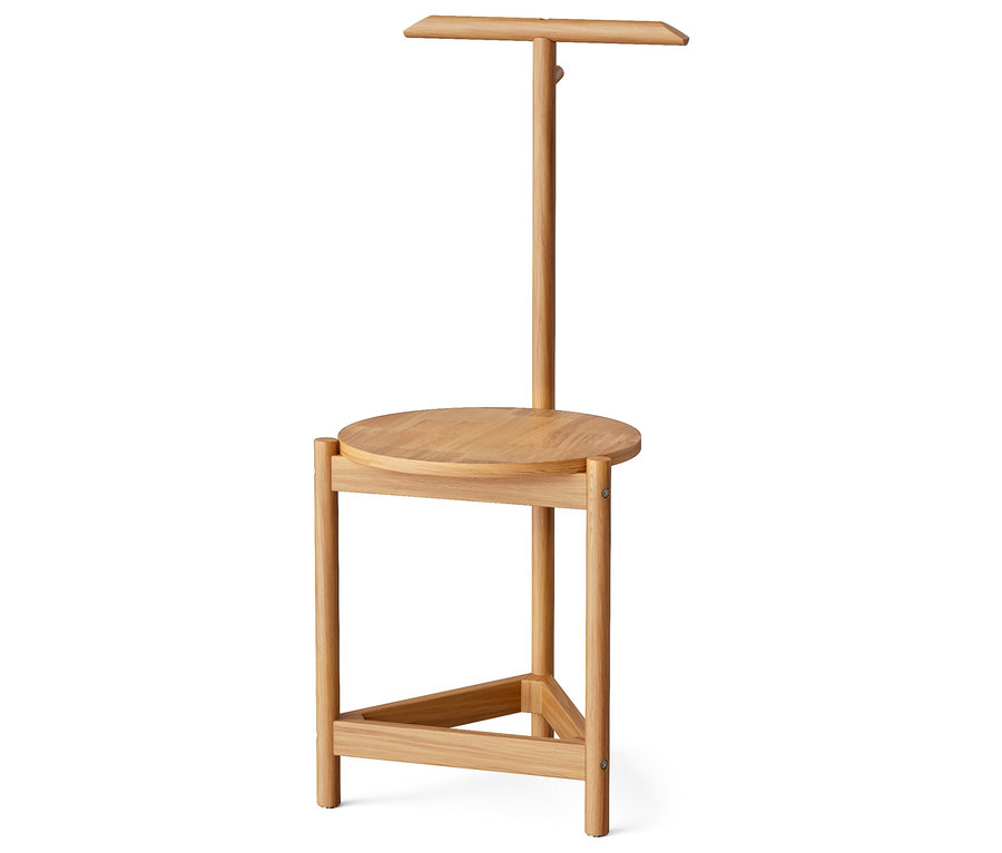 Tabouret en bois avec assise et dossier.
