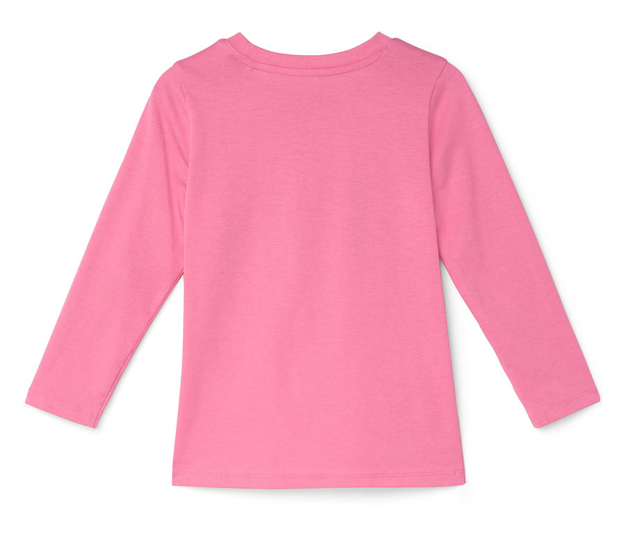 Un t-shirt rose à manches longues est posé sur un fond blanc.