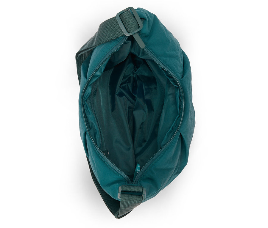 Sac bandoulière turquoise ouvert avec une bandoulière réglable sur fond blanc.