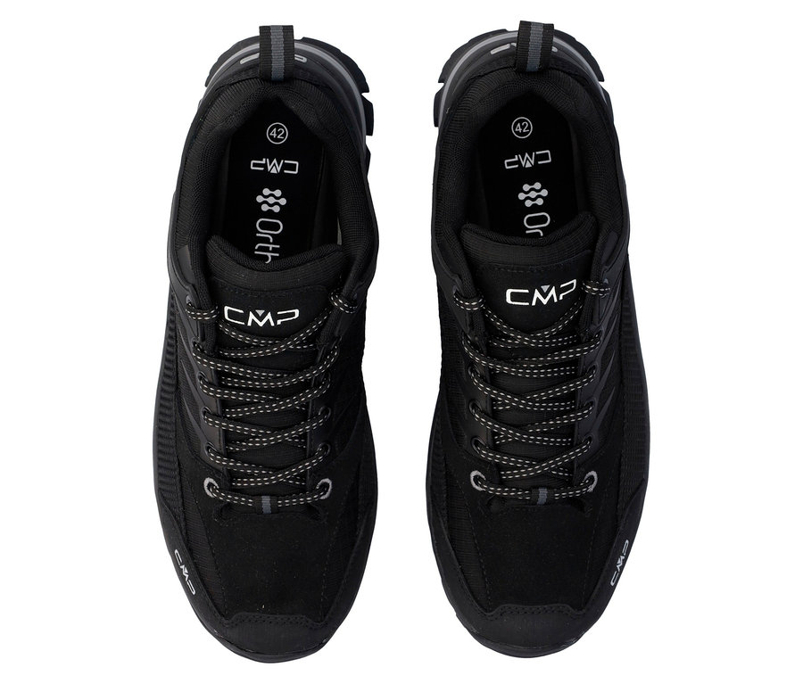 Vue de dessus d'une paire de chaussures de randonnée CMP noires à lacets.