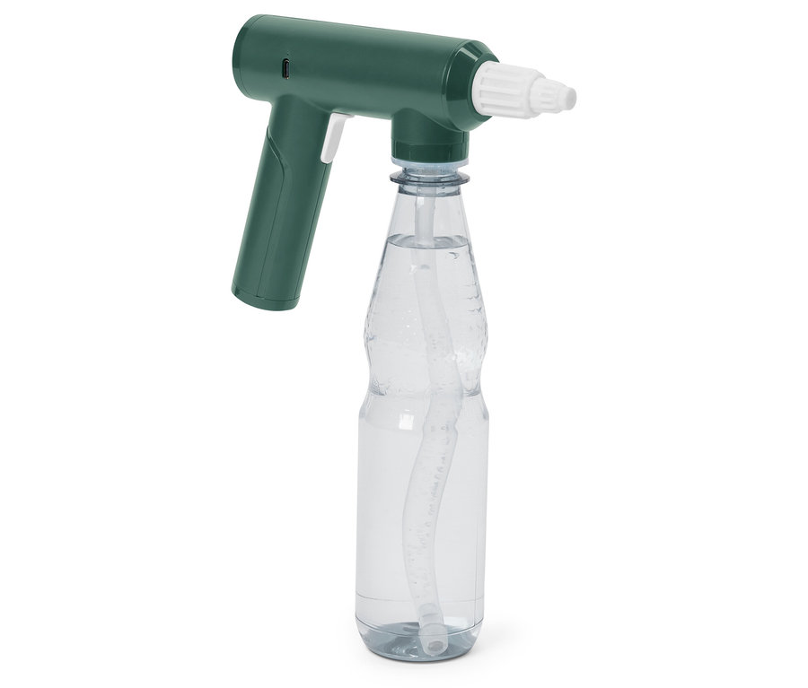 Pistolet pulvérisateur vert avec une bouteille transparente sur fond blanc.
