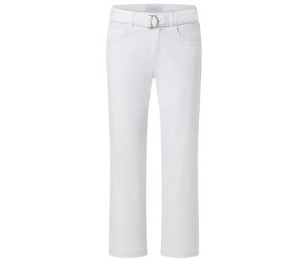 Pantalon blanc avec ceinture.