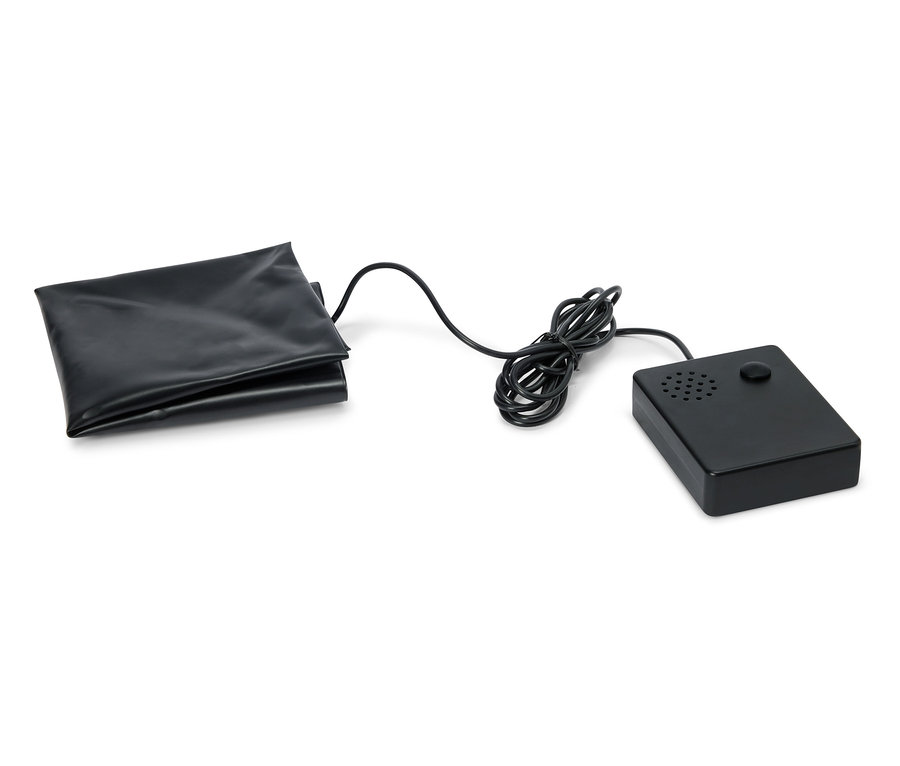 Un coussin chauffant noir est relié à un contrôleur noir par un câble.