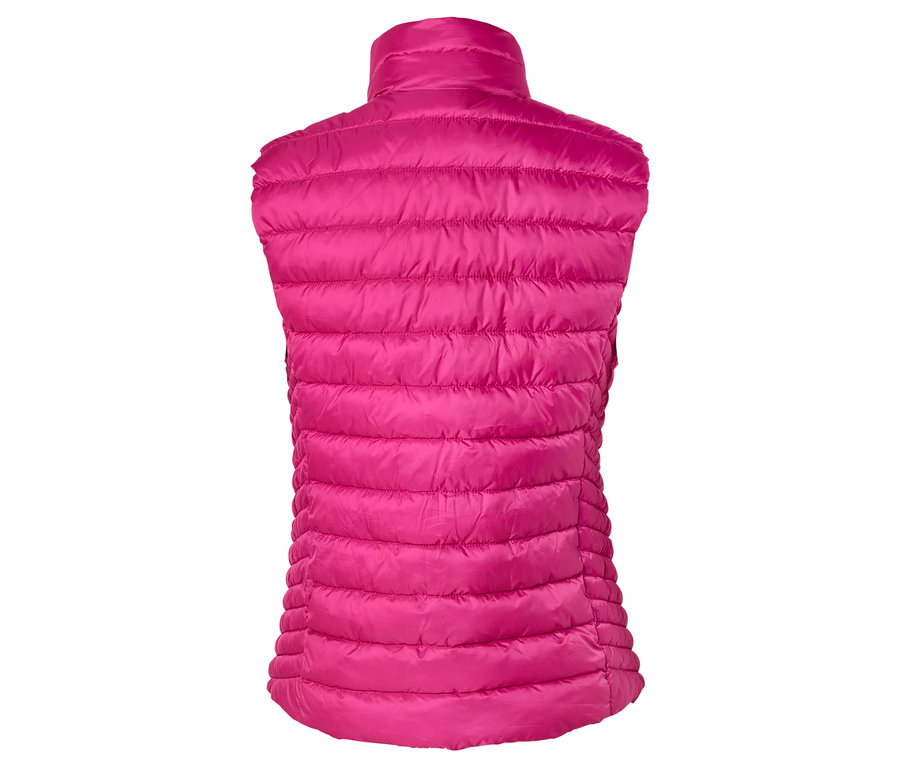 Vue arrière d'un gilet matelassé rose sur fond blanc.