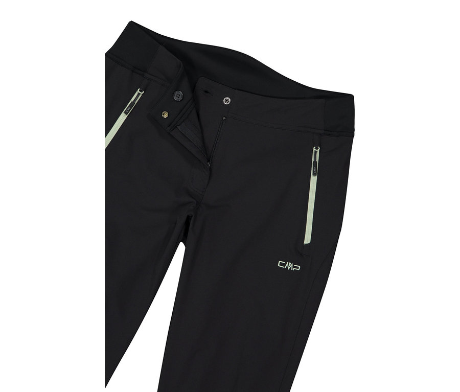 Gros plan d'un pantalon CMP noir, partiellement ouvert, avec fermeture éclair et poches apparentes.