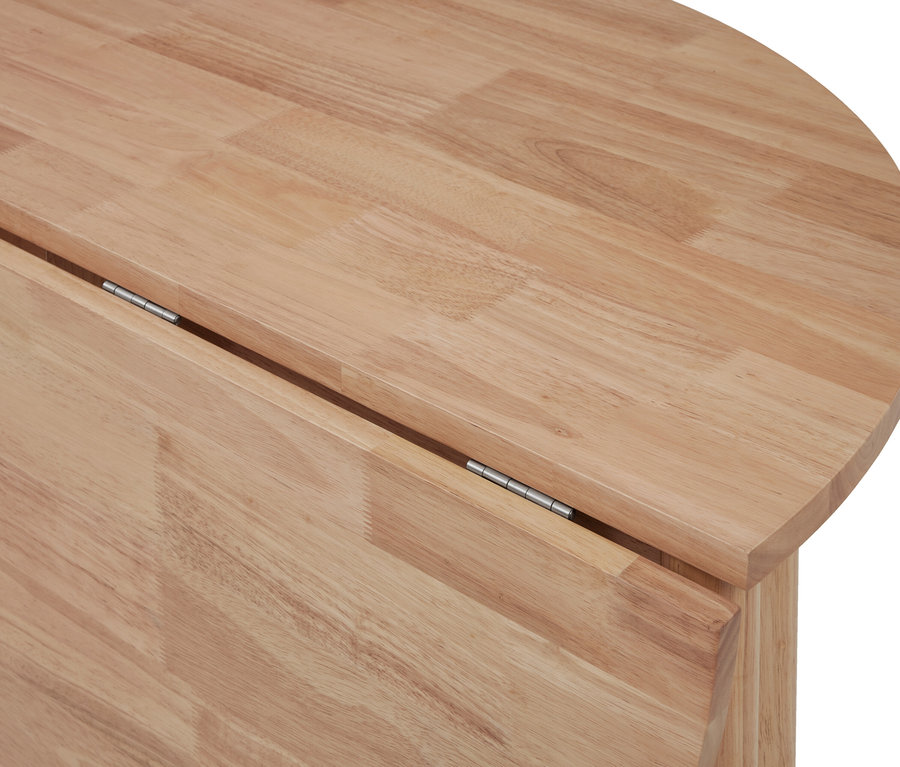 Gros plan d'un plateau de table en bois clair avec des charnières métalliques visibles. Le bois a un grain naturel et un bord arrondi, suggérant une table à abattants.