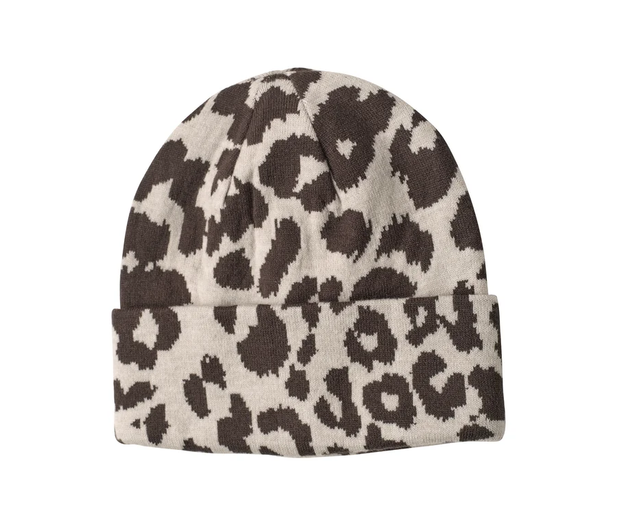 Bonnet en tricot Street One à motif léopard beige et marron foncé.