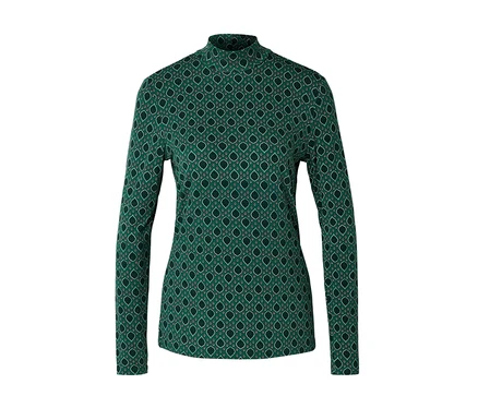 Haut à manches longues vert à motifs avec col montant sur fond neutre.
