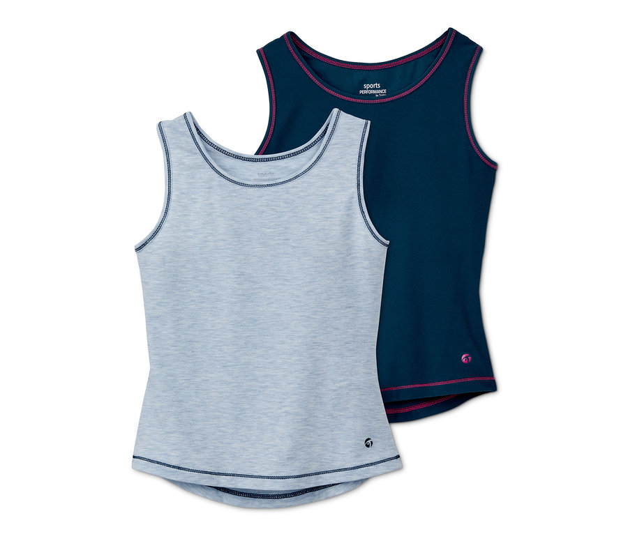 Deux hauts fonctionnels pour enfants, avec des matériaux recyclés : un bleu clair et un bleu foncé.