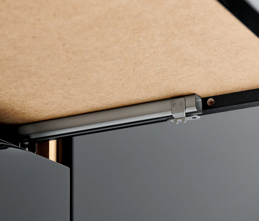 Détail de la commode anthracite Bekeson.