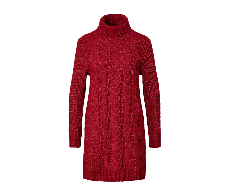 Pull long en maille rouge avec torsades.