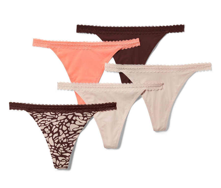 Cinq strings avec dentelle dans les couleurs : marron, saumon et beige.