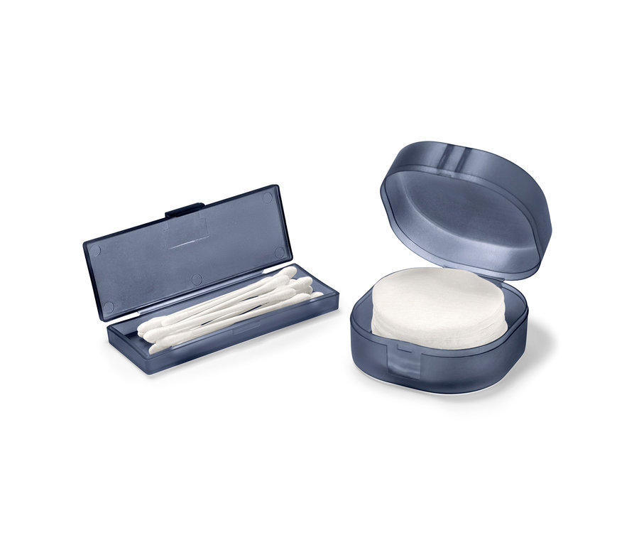 Boîte de rangement : récipient bleu ouvert avec des cotons-tiges et une boîte ronde bleue ouverte avec des tampons de coton.