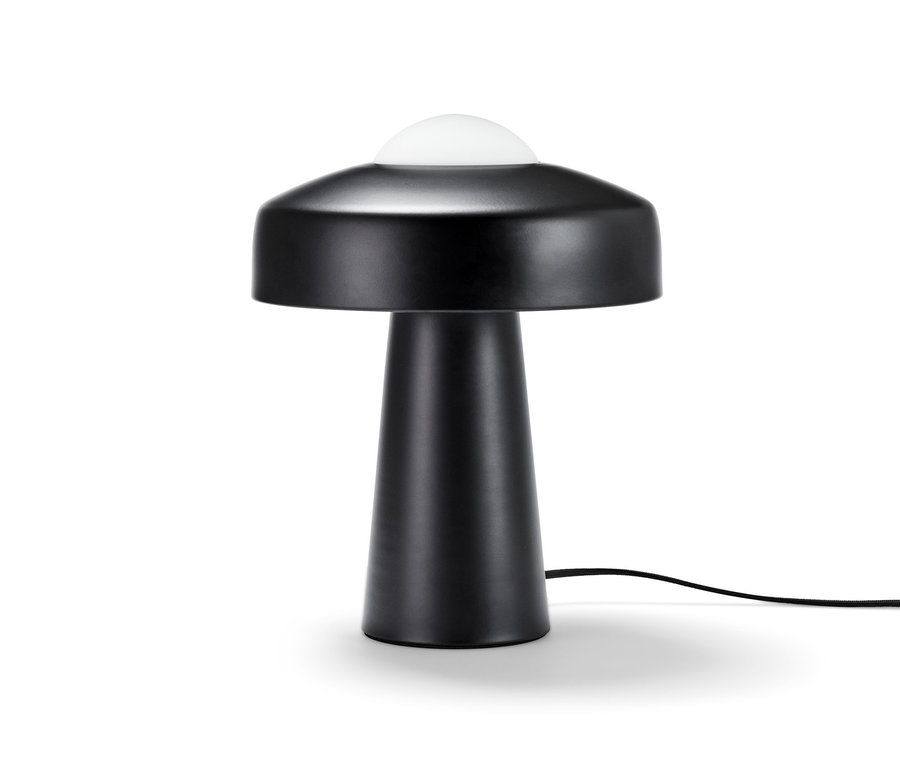 Lampe de bureau noire Nordlux « Time » avec abat-jour rond sur fond blanc.