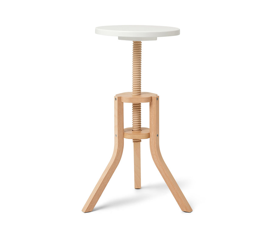 Tabouret à vis avec assise ronde blanche et base en bois.