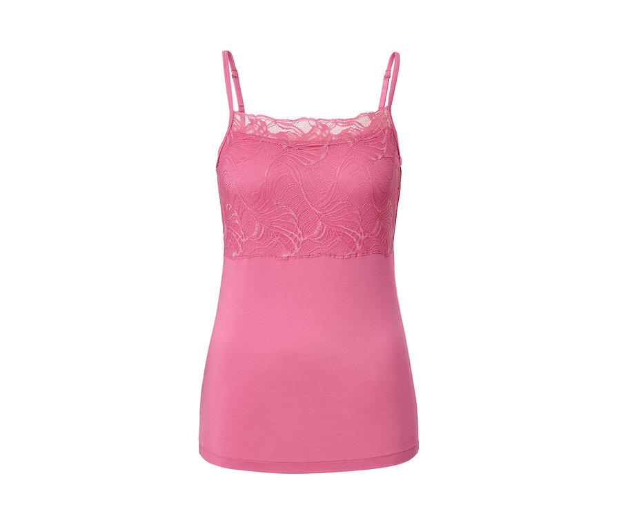 Chemise en modal rose avec détails en dentelle sur la poitrine.