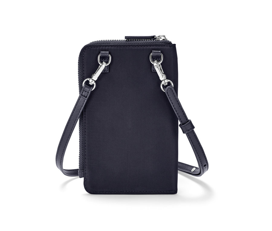 Gros plan d'un mini sac avec une bandoulière.