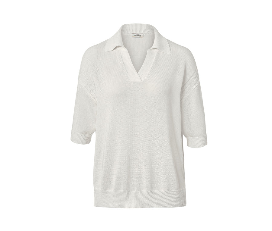 Pull en maille blanc à col polo.