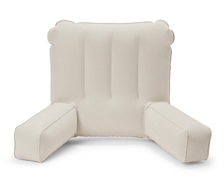 Un coussin de lecture crème avec accoudoirs sur fond blanc.