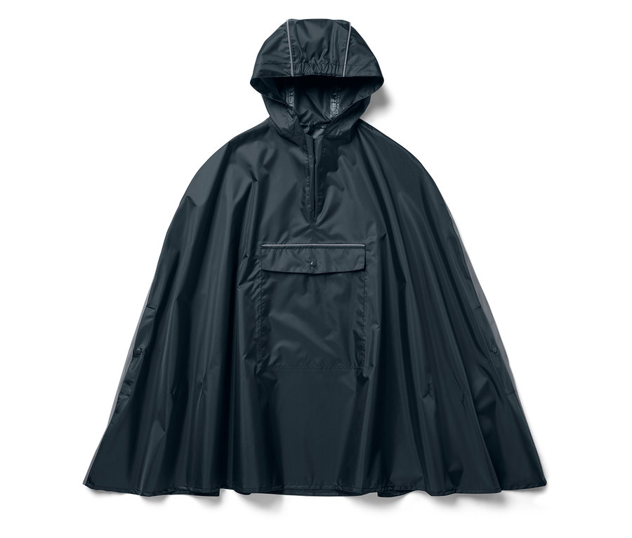 Poncho de pluie bleu pour enfant avec capuche et poche.