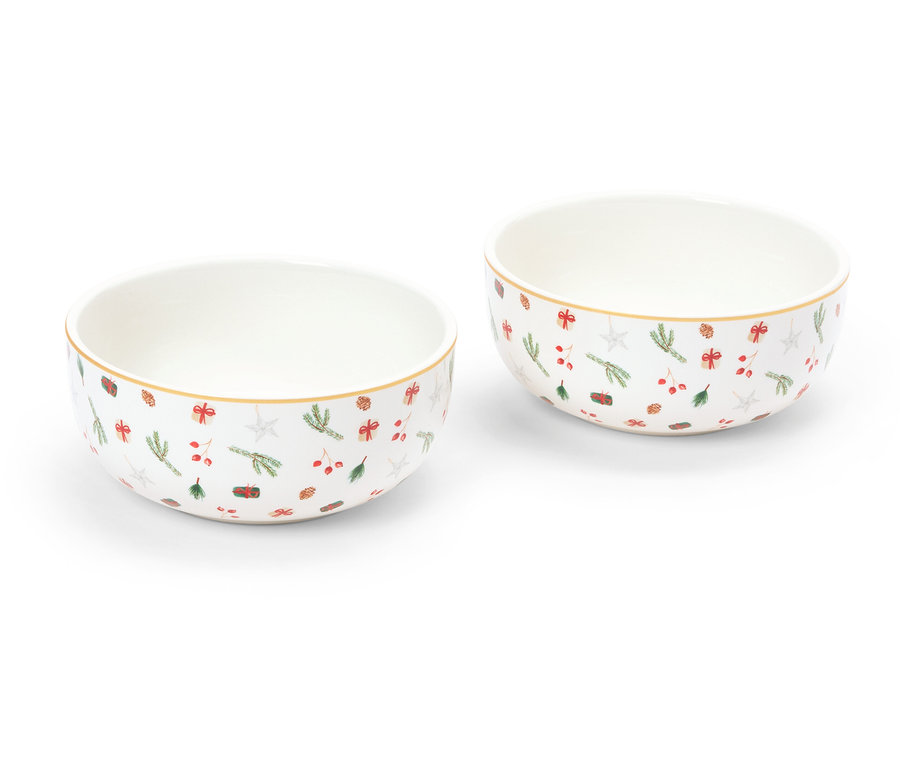 Deux bols avec un motif de Noël se tiennent sur un fond blanc.