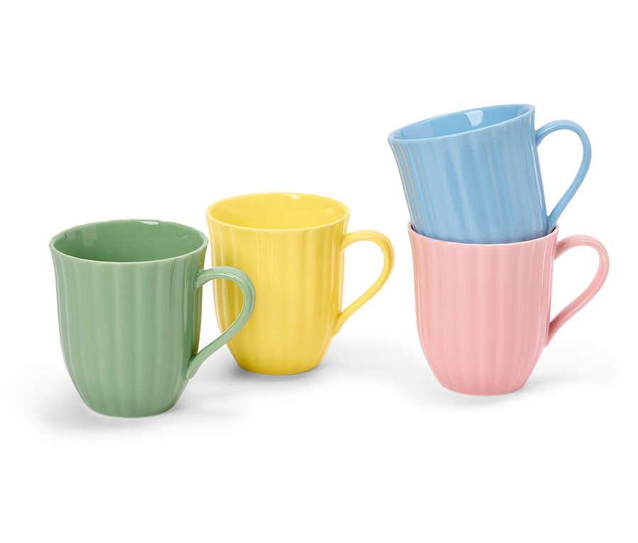 Quatre tasses en céramique côtelées en vert, jaune, rose et bleu.