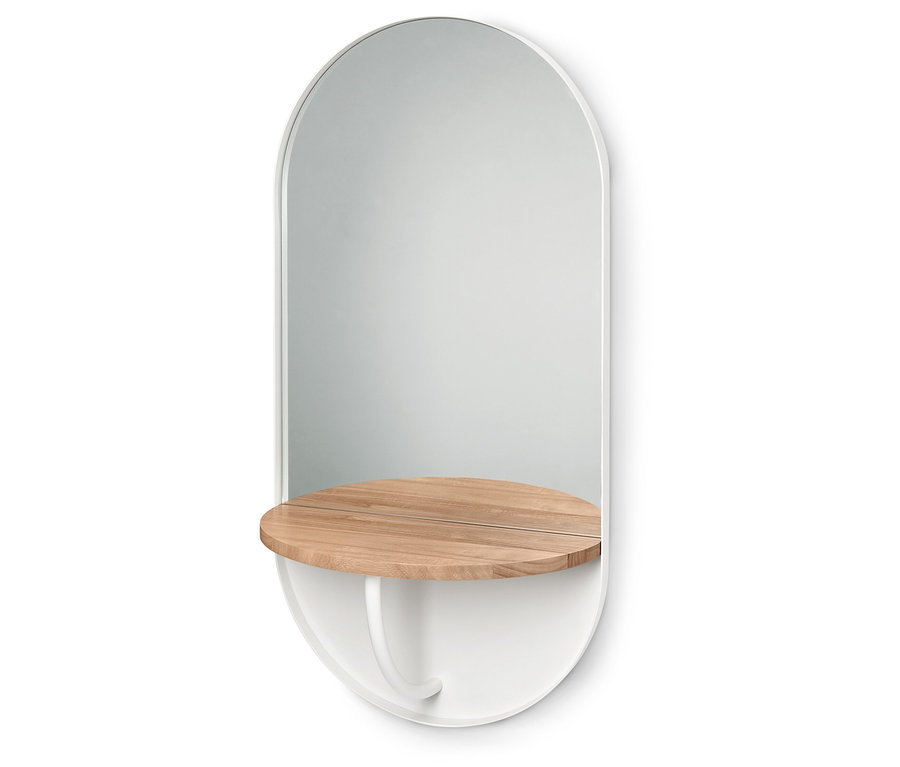 Miroir ovale avec cadre blanc et étagère en bois.
