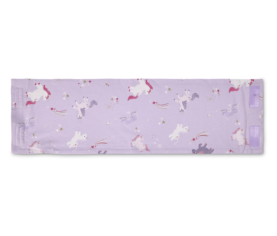 Housse en tissu violet avec motifs de licornes, d'étoiles et de comètes, avec fermeture velcro aux extrémités.