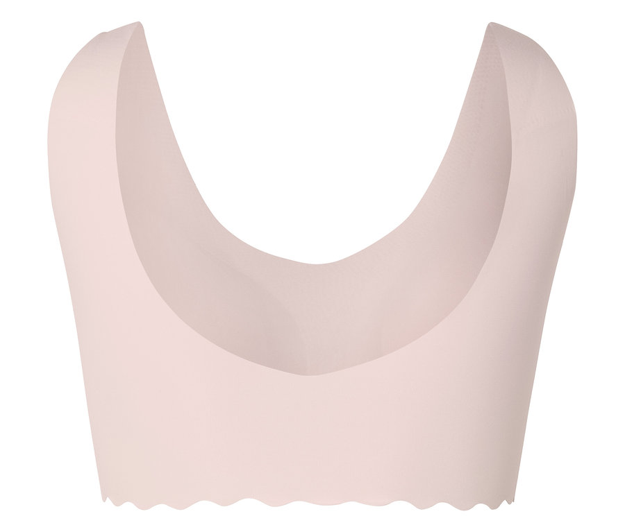 Gros plan d'un soutien-gorge rose clair avec un ourlet ondulé sur fond blanc.