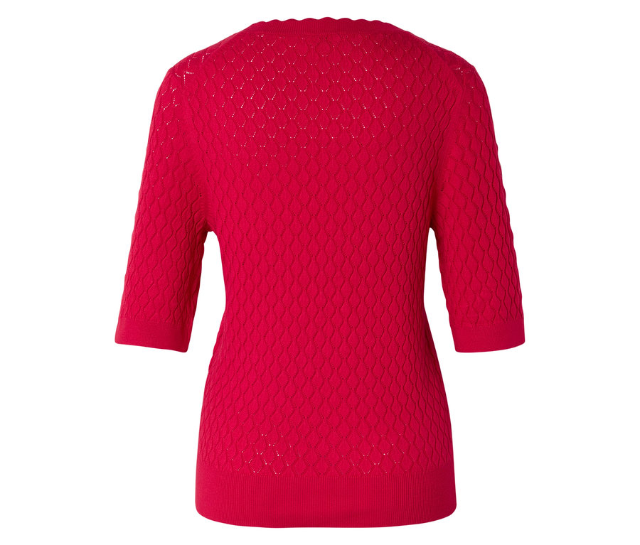 Vue arrière d'un pull tricoté rouge à manches trois-quarts.